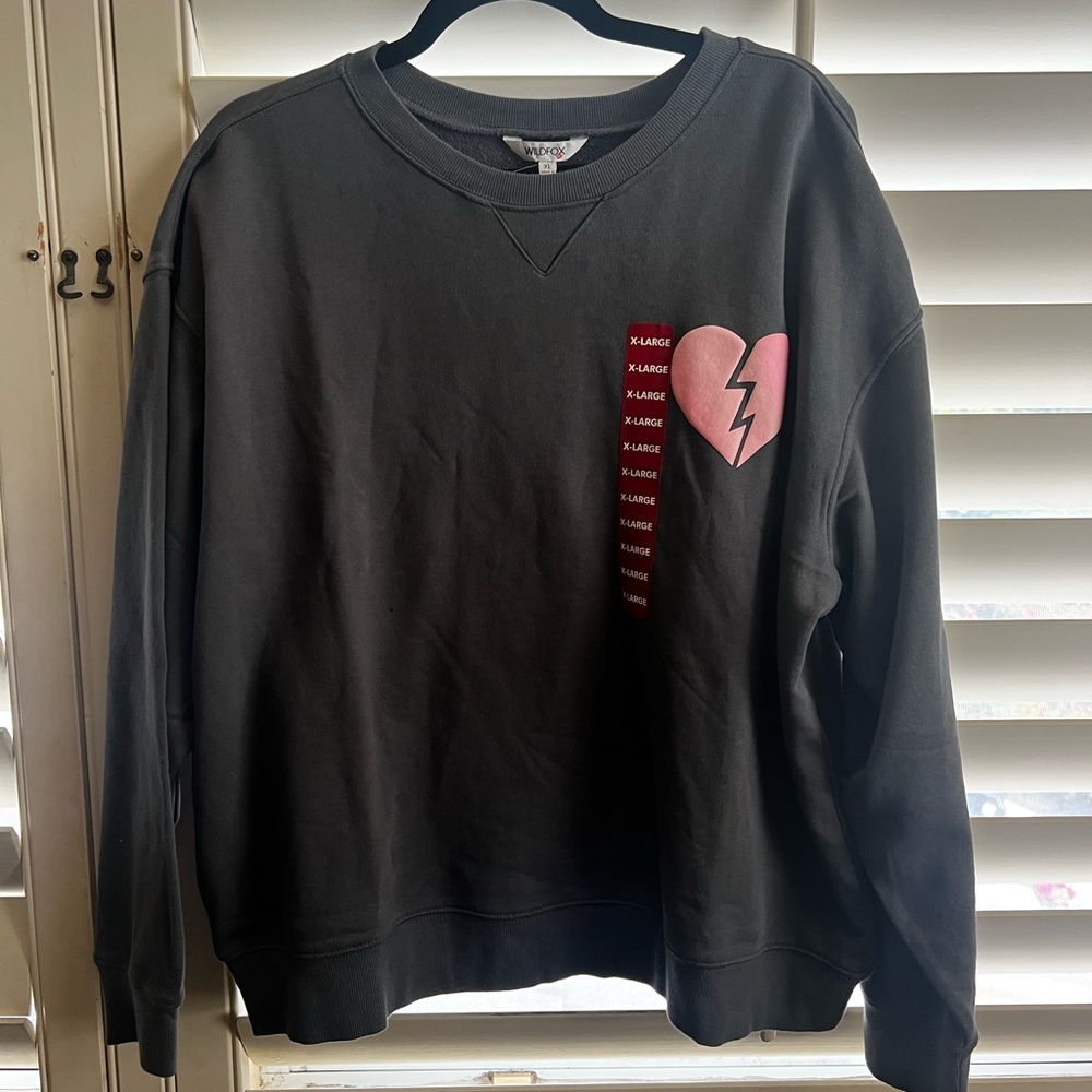 WildFox sweatshirt NWT
XL
Cute
